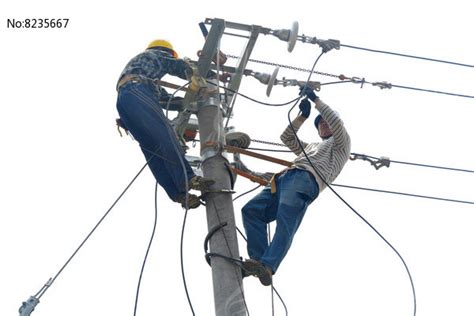 电杆上工作的电力工人高清图片下载_红动网