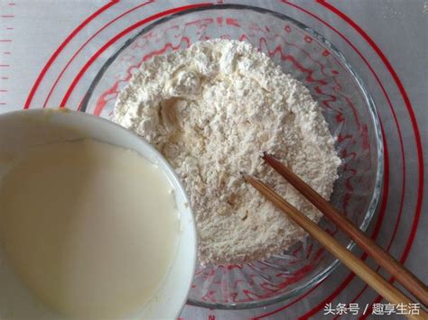 用普通面粉可以做面包吗？还可以免去辛苦手揉做出松软的口感！