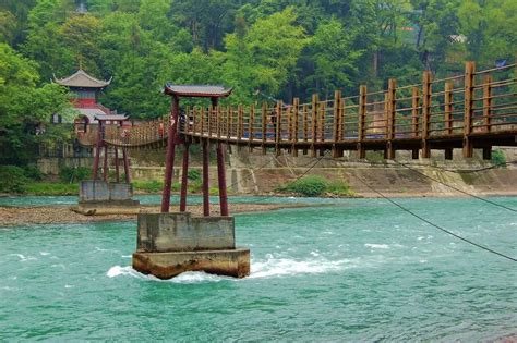 都江堰的安澜桥有怎样的发展史？