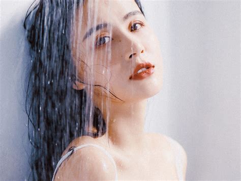 温柔浴室女生头像