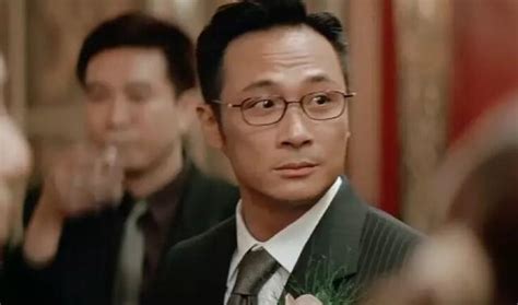 看了香港演员戴眼镜，突然明白了什么叫"斯文败类"