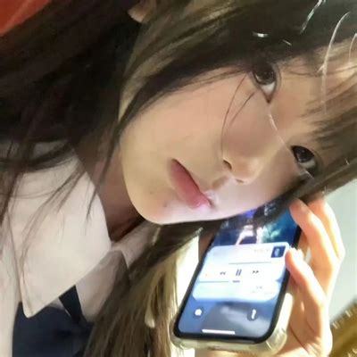 画酷酷甜美女生头像