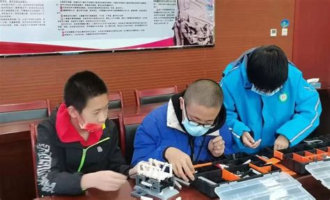 库尔勒市科协、科技馆组织开展乐高机器人培训班-新疆维吾尔自治区科学技术协会