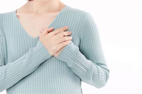 经常会有小小的胸前区疼痛是什么原因？胸前区疼痛怎么办？