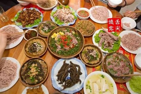 《风味原产地》里的这座小城，才是云南最好吃的地方_凤凰网美食_凤凰网
