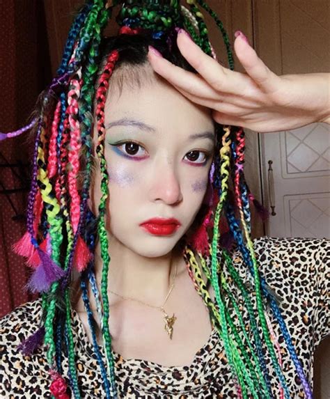 脏辫甜美女生头像