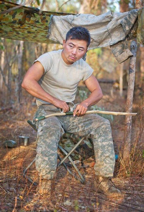 中美澳士兵澳洲训练野外生存 丛林狩猎共享美食_手机凤凰网