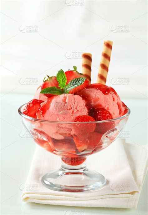 圣代,草莓,草莓冰淇淋,清新,食品,玻璃杯,意大利冰淇淋,糖浆,熟的,甜点沙司