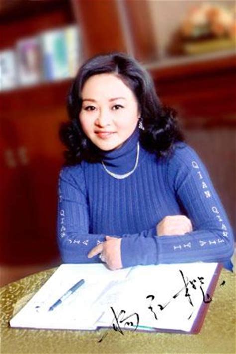 杨红樱“畅销图书作家榜”夺魁 评：小孩的钱最好挣_文化频道_凤凰网