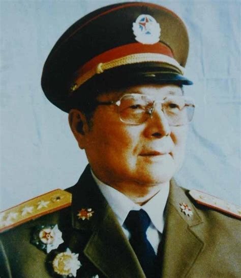 他1955年只授少将，找陈毅说情，陈毅说我也帮不了你