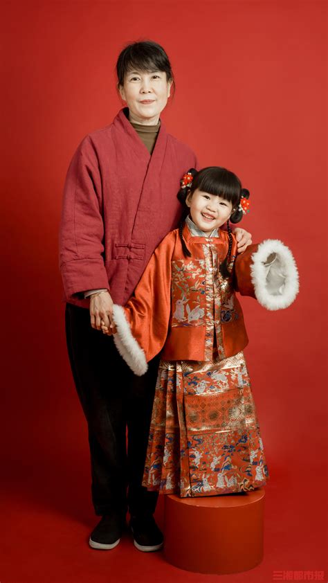 长沙退休奶奶为孙女缝制5个朝代服装，网友直呼羡慕-三湘都市报