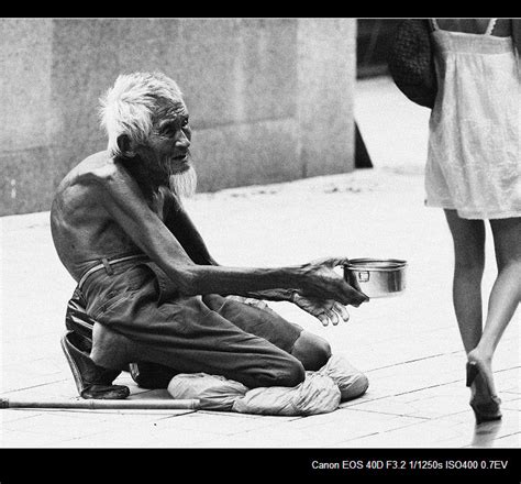 街上乞讨的乞丐，疫情期间怎么都消失了？难道他们都回家了吗？__财经头条