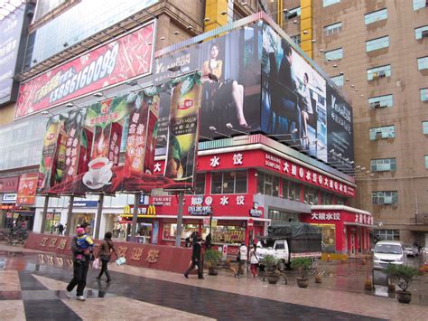 武汉江汉路，中国最长的步行街，有“天下第一步行街”的美誉_建筑