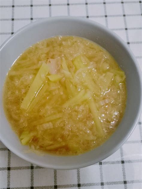 【酸菜土豆汤的做法步骤图，酸菜土豆汤怎么做好吃】易素易素_下厨房