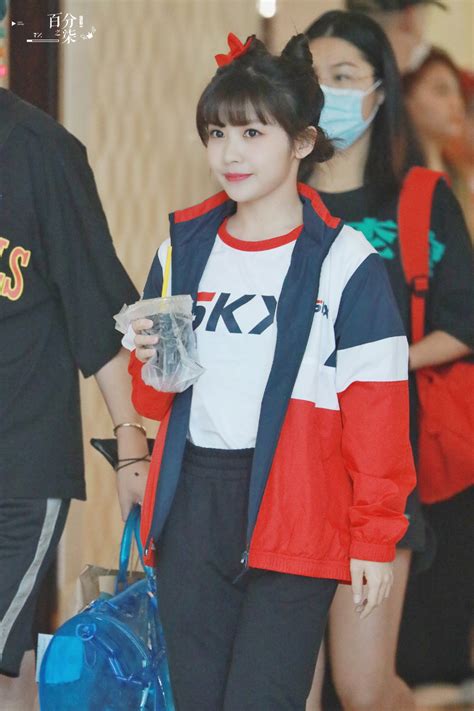 赖美云图片