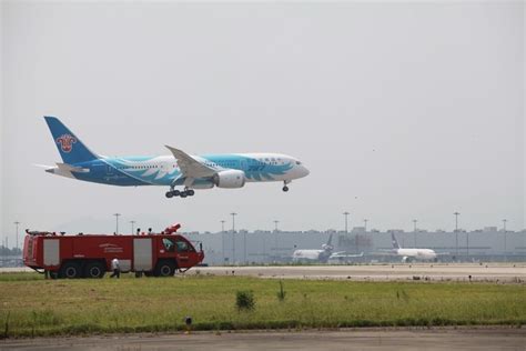 南航787型飞机降落高清图片下载_红动中国