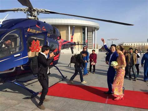 西亚航空首次“空中婚礼”飞行圆满完成 ——奎屯一对新人 空中婚礼定终生-公司新闻-西亚直升机航空有限公司