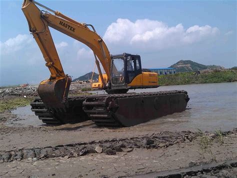 水陆挖掘机出租是怎么操作的，租多少钱一个月-湖北兴勇机械制造有限公司
