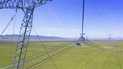 国内首次高海拔地区750千伏输电线路带电作业实施