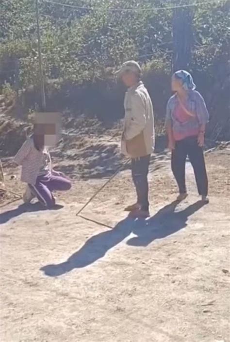 网传云南普洱一女子被12人轮流棍击，警方辟谣：未发生在普洱