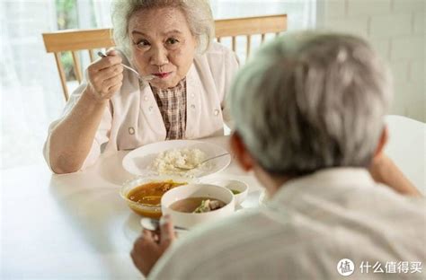 提醒中老年人：生活别太节俭，5种高营养食物多吃，越活越年轻