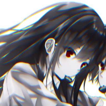 甜美女生头像红眼动漫