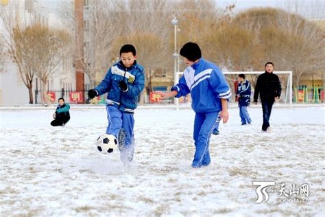 【高清组图】雪地足球让博湖中学生尽享雪中乐|足球|一场_凤凰资讯