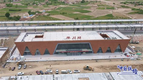 白银市平川区高铁站基础设施正在加紧建设