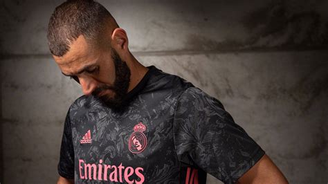 皇家马德里足球俱乐部官方晒出新赛季球员的定妆照