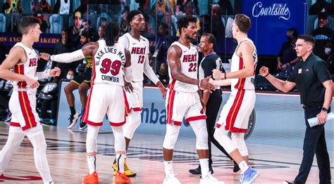 4K篮球明星NBA湖人队科比·布莱恩特Kobe主场对阵热火隔空暴扣超高清壁纸 - 篮球|NBA - H128壁纸