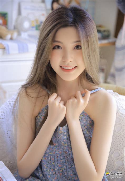 漂亮的美眉图片
