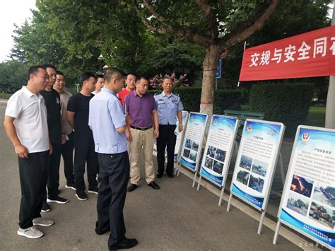 西安交警高新大队来培华检查指导车辆安全工作-西安培华学院-后勤服务中心