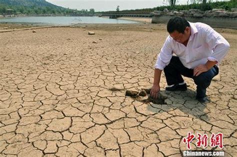 江苏徐州遭60年一遇干旱 285万亩农作物受旱_新浪新闻