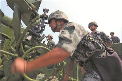 陆军第82集团军开展重型装备装甲抢救演练_凤凰网视频_凤凰网