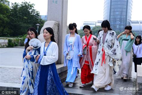 杭州高校美女穿汉服宣传G20 高颜值引围观_大众网