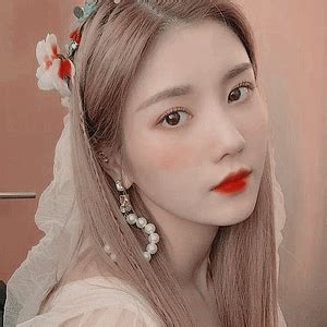 女爱豆权恩妃图片