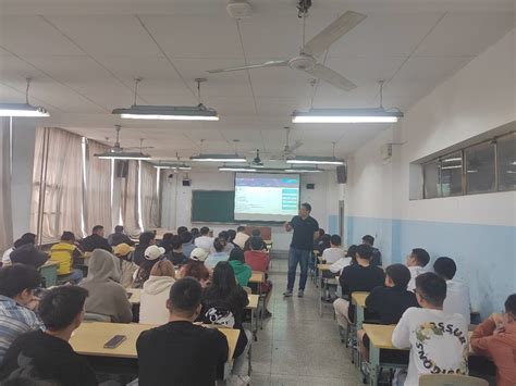 徐州中博教育集团课工场来计算机系做课程交流与技术讲座