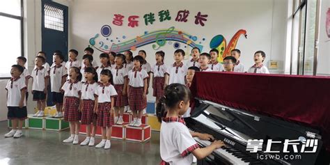 群孩子学校合唱唱歌高清图片下载-正版图片300434712-摄图网