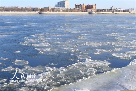 中俄界江黑龙江黑河段江面现大面积流冰【3】--图片频道--人民网