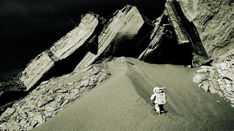 月球与孤独的人图片素材-正版创意图片500622691-摄图网