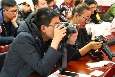 创建学习型团队系列活动之二 —— 实用摄影指导与技巧培训活动进行-北京大学教职工之家