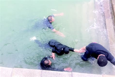 14岁少女海边游玩不慎溺水 青岛一饭店老板跳海救人-半岛网