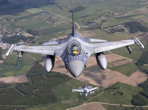 “欧盟已开始为乌克兰培训F-16飞行员”|乌克兰|F-16战机|飞行员_新浪新闻