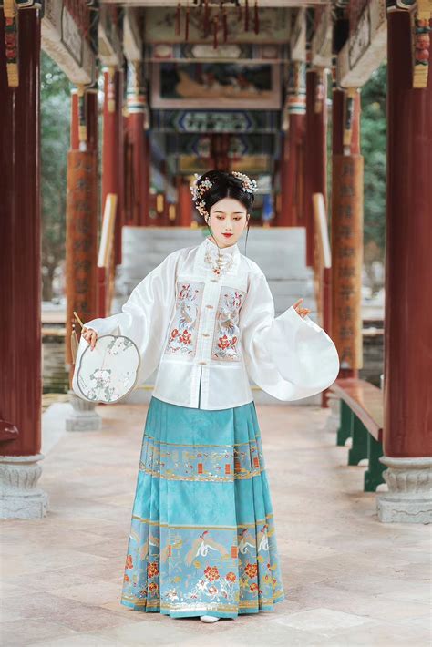 手绘古代端庄女性汉服传统服饰素材图片免费下载-千库网