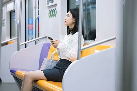 致都市中的焦虑人群 我们应该怎样渡过地铁时间？ - 导购 -广州乐居网