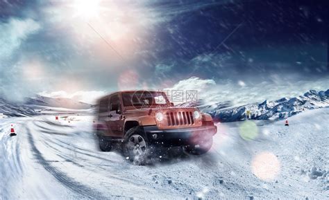 在雪地中飞速前进的车图片素材-正版创意图片400088815-摄图网