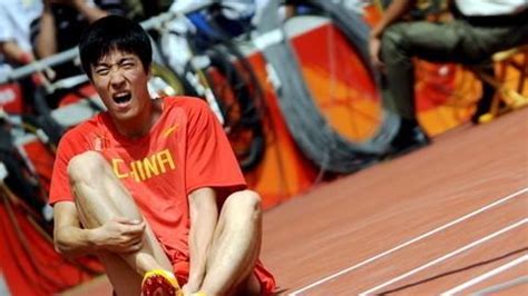 2008年刘翔因伤退赛，舆论哗然，他是怎么度过那段时间的？_凤凰网视频_凤凰网
