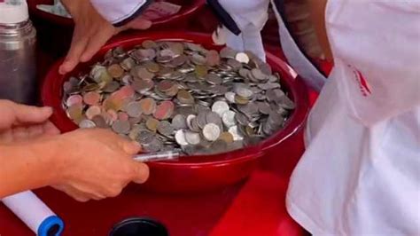 好友婚礼男子用硬币随礼，轮到自己结婚收到一盆硬币回礼_凤凰网视频_凤凰网