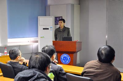 厦门大学物理系蔡伟伟教授来实验室进行学术交流与访问