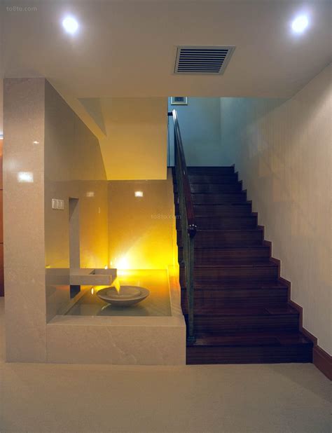 复式公寓现代风木楼梯设计图片-家居美图_装一网装修效果图